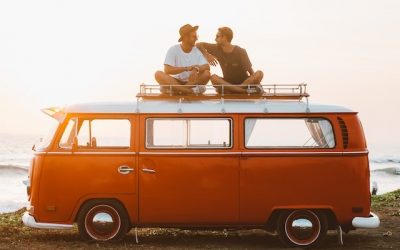 Wakacyjne podróże samochodem – jakie akcesoria warto zabrać ze sobą?