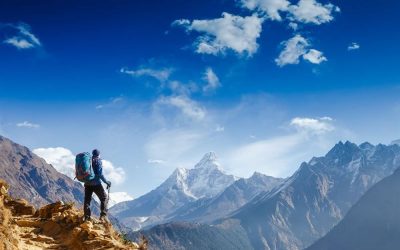 Odzież turystyczna męska, odzież górska i ubrania trekkingowe – jaka będzie odpowiednia?