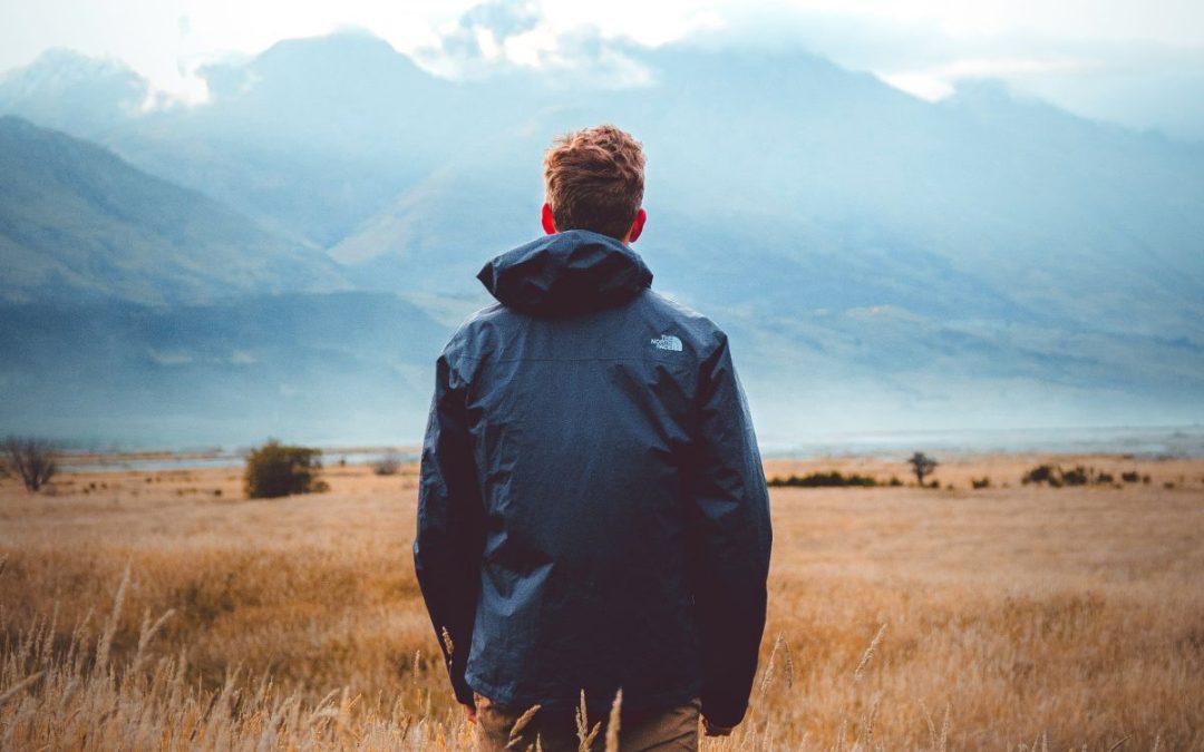 Jak wybrać idealną kurtkę w góry na lato?