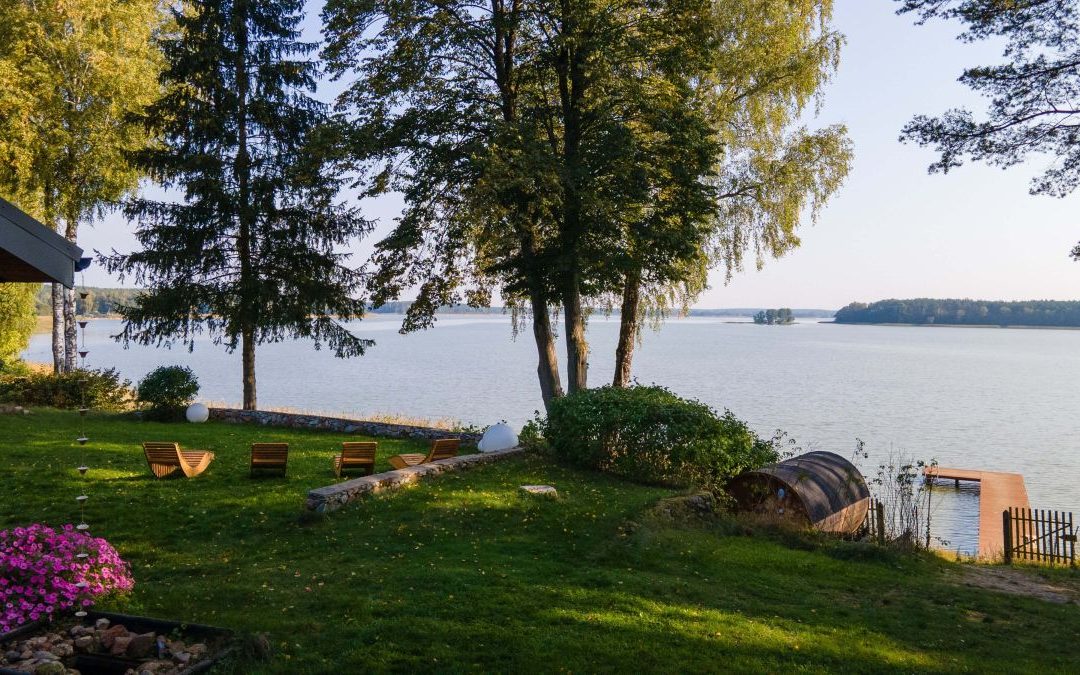 Domek nad jeziorem czy hotel? Gdzie spędzić urlop na Kaszubach