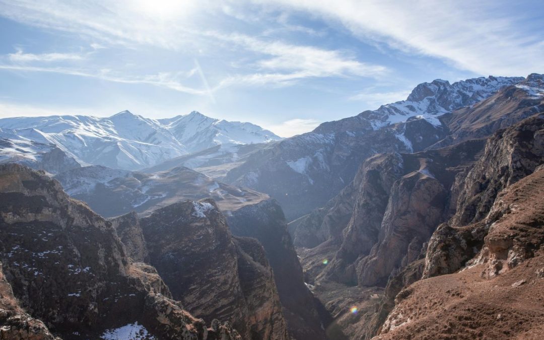 Podróż przez Azerbejdżan: od Morza Kaspijskiego po góry Kaukazu