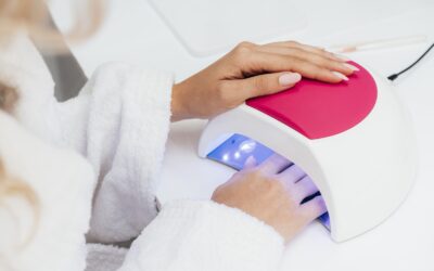 Lampa do paznokci – jak wybrać model, który naprawdę ułatwi stylizację
