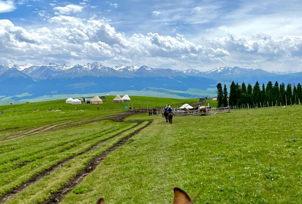 Kirgistan konno – nomadzi, jurty i bezkresne stepy Gór Niebiańskich